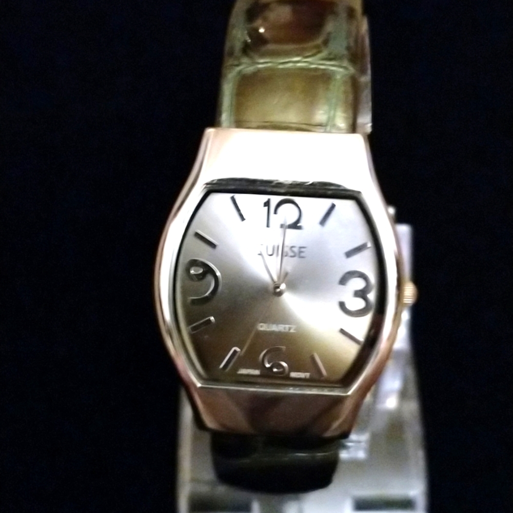 - 😎Unique silver and dark green alligator print cuff watch😎